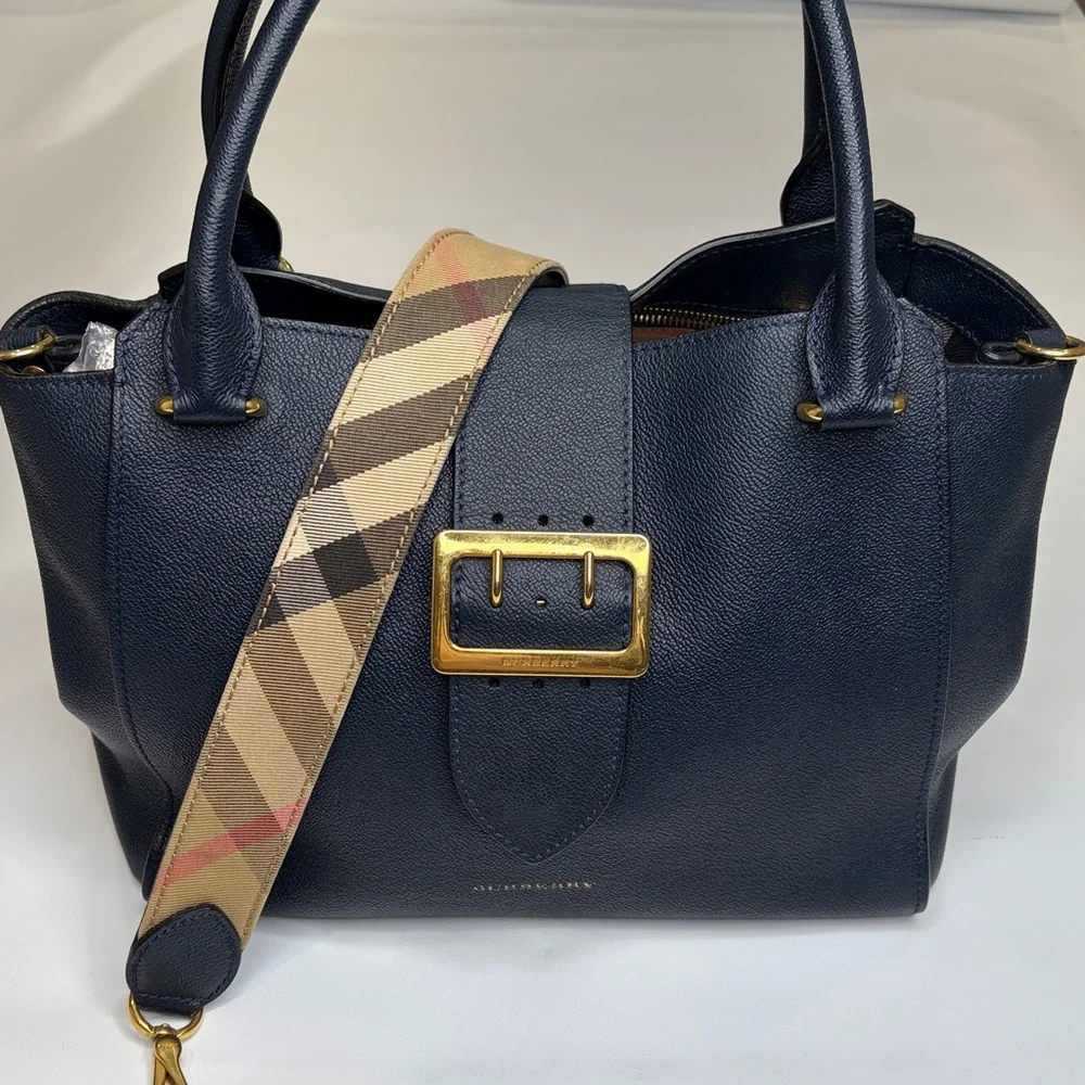 BURBERRY Blue Grained Leather Medium Buckle Tote Bag - Picture 4 of 16